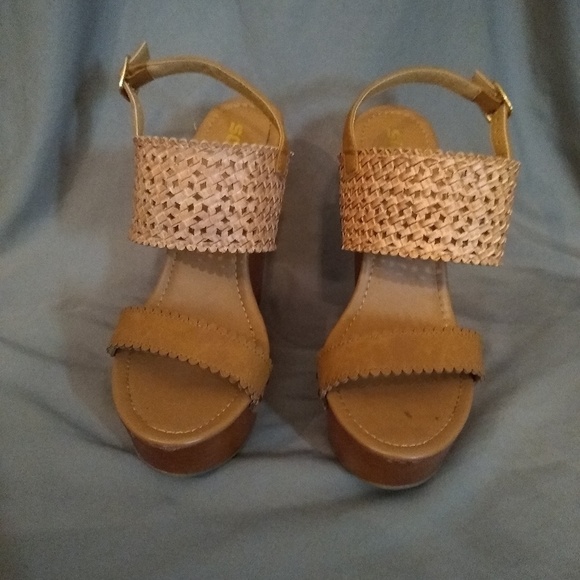 High heals - Picture 1 of 2